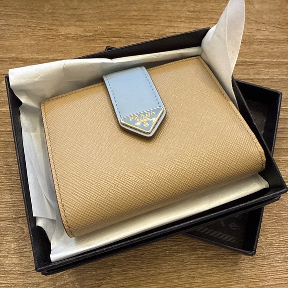 Authentic PRADA wallet - Picture 1 of 3
